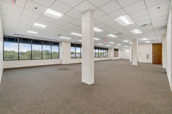 106 Catoctin Cir SE, Leesburg, VA 20175